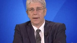 Mario Giordano rivela le ragioni della sua voce acuta: “È stata una vera sofferenza”