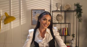 arriva su Real Time con l’astrologa Giulia Gaudino, il programma perfetto “Pianeta Giulia”.