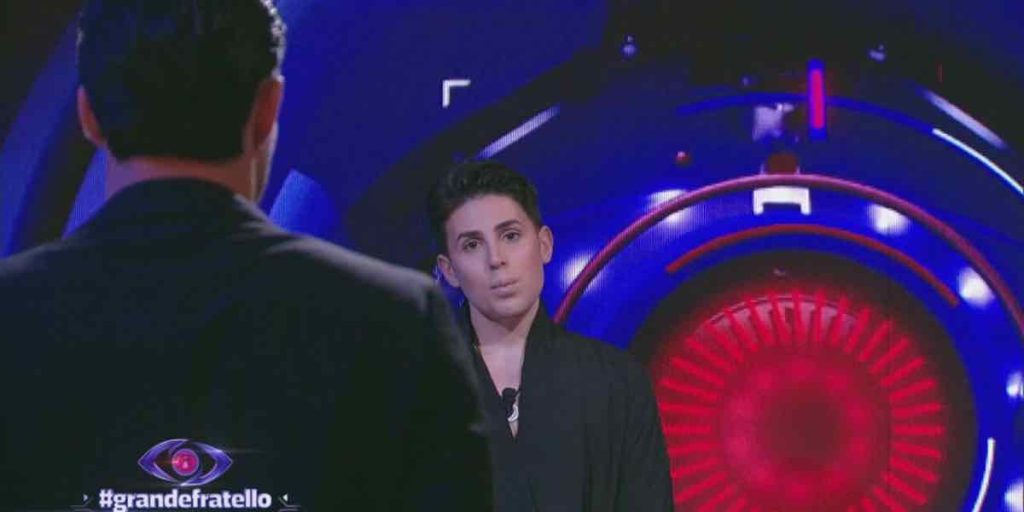 Durante la 23ima puntata del Grande Fratello, il guru della moda Saro Mattia Taranto ha svelato di...