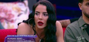 Shaila Gatta e Lorenzo Spolverato si sono mostrati furiosi per il rientro di Helena Prestes al...