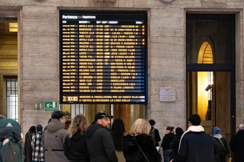 Il 11 gennaio a Milano Centrale si è verificato un guasto sulla linea elettrica, causando disagi e...
