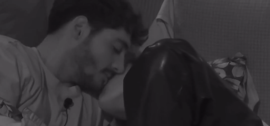 Javier e Zeudi stanno diventando sempre più vicini nel Grande Fratello, con un possibile bacio in...