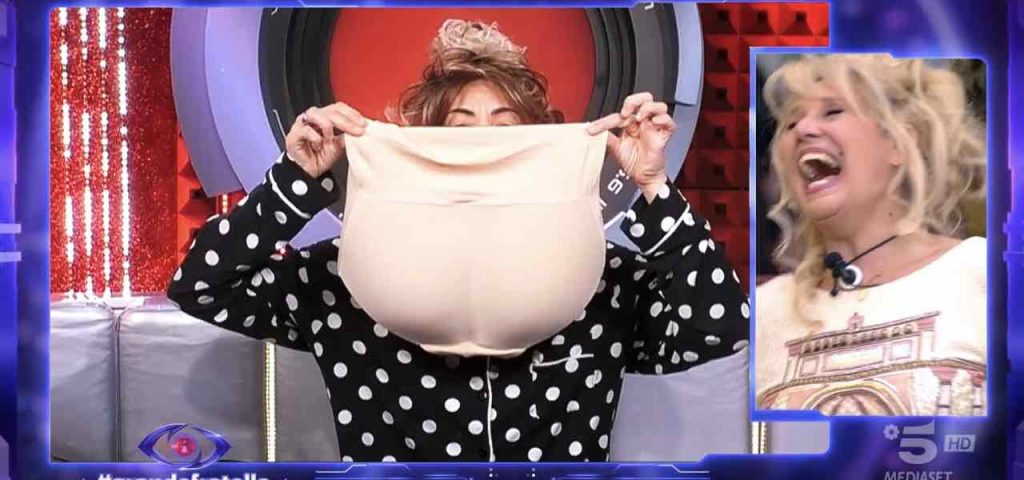 Maria Teresa Ruta svela la verità sulle protesi ai glutei al Grande Fratello: ‘Sono piatta, ma felice con un uomo!’