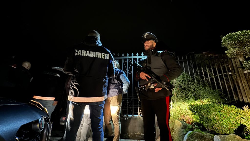 I Carabinieri stanno eseguendo due ordinanze di custodia cautelare in diverse province italiane, tra...