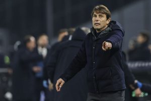 Il coach italiano del Napoli, Antonio Conte, parla della sfida contro la Roma e della sua approccio...