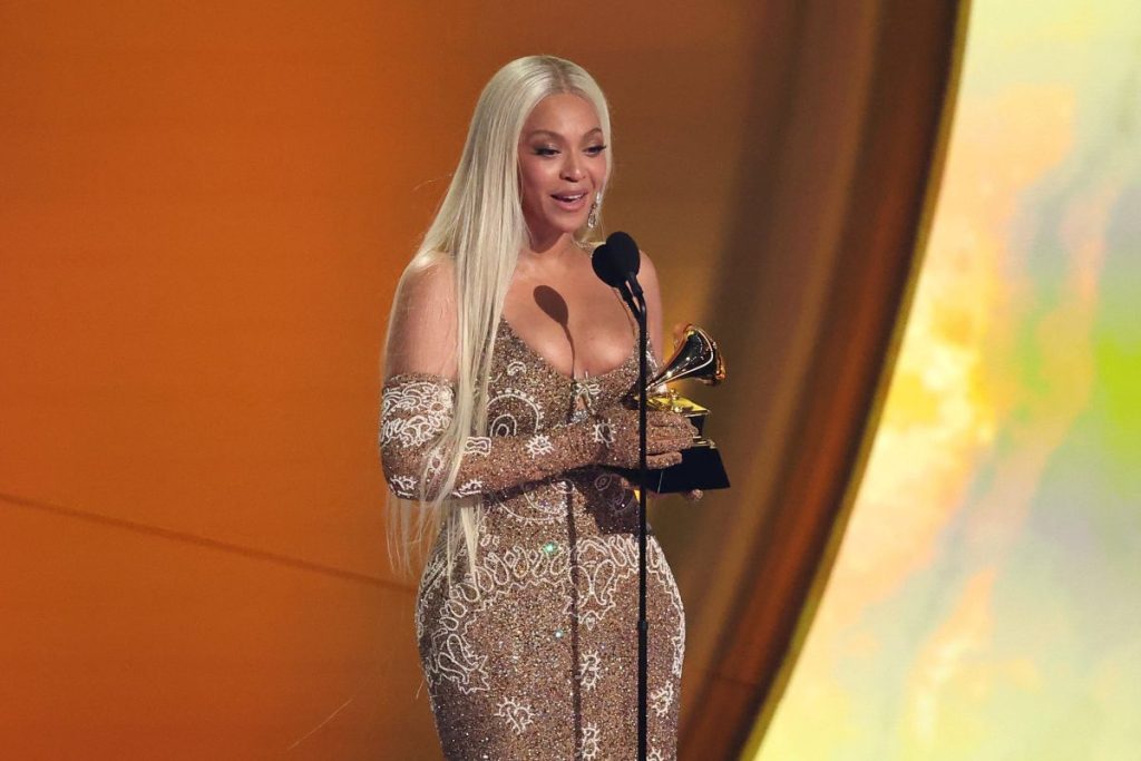 Beyoncé vince grande ai Grammy Awards