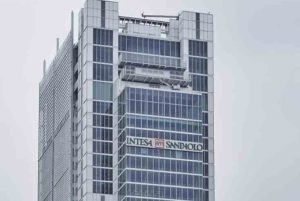 Intesa Sanpaolo: Utile netto in aumento a 8,6 miliardi nel 2024