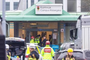 11 morti in una sparatoria in una scuola in Svezia: il killer tra le vittime