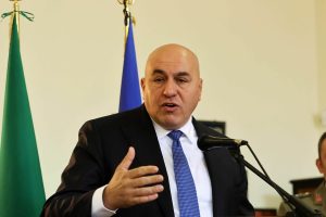 Un grande patto istituzionale tra i poteri è necessario