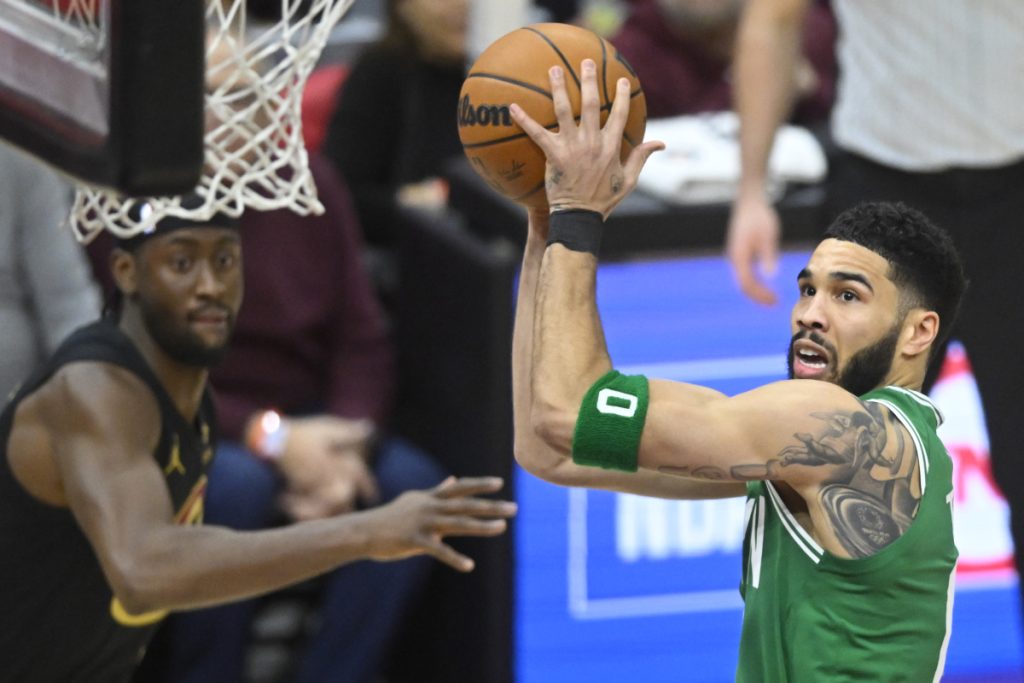 Boston batte Cleveland, e i Lakers vincono il derby di Los Angeles