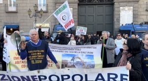 Napoli in Piazza: La Mobilitazione contro le Demolizioni