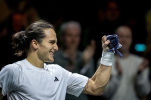 Bellucci Trionfa su Tsitsipas e Avanza in Semifinale a Rotterdam