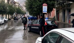Genitori Arrestati per Stalking nei Confronti dell’Insegnante del Loro Figlio