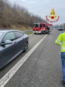 Milano: Anziano di 86 Anni Perde il Controllo dell’Auto e Si Schianta contro il Guard-Rail