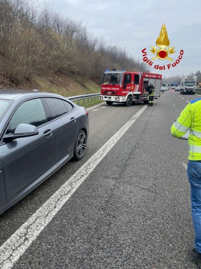 Milano: Anziano di 86 Anni Perde il Controllo dell’Auto e Si Schianta contro il Guard-Rail