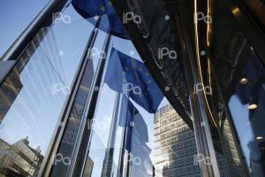 Commissione UE Risponde a Trump: ‘Siamo Pronti a Reagire di Fronte ai Nuovi Dazi’