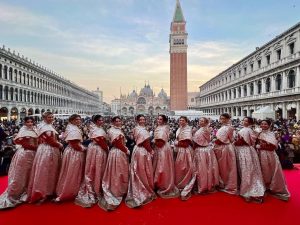 Carnevale di Venezia: Zaia Promuove l’Identità Veneta nel Mondo