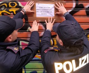 "Movida Romana Sottoposta a Controlli: Questore Ordina Chiusura di Alcool e Locali" 
Negli ultimi giorni, la movida romana ha dovuto fare i conti con una stretta significativa: il Questore della capitale ha disposto la chiusura di diversi locali notturni. Questa decisione è stata presa in risposta a segnalazioni di comportamenti anti-sociali e per garantire maggiore sicurezza nei divertimenti notturni. Con il focus sulla salute e la sicurezza pubblica, i titolari dei locali devono ora adeguarsi a nuove direttive. Scopri quali locali sono stati colpiti e come la città sta affrontando questa nuova sfida per la vita notturna.