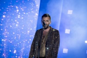 Cesare Cremonini: Disco di platino per “Alaska Baby” e annuncio del nuovo tour