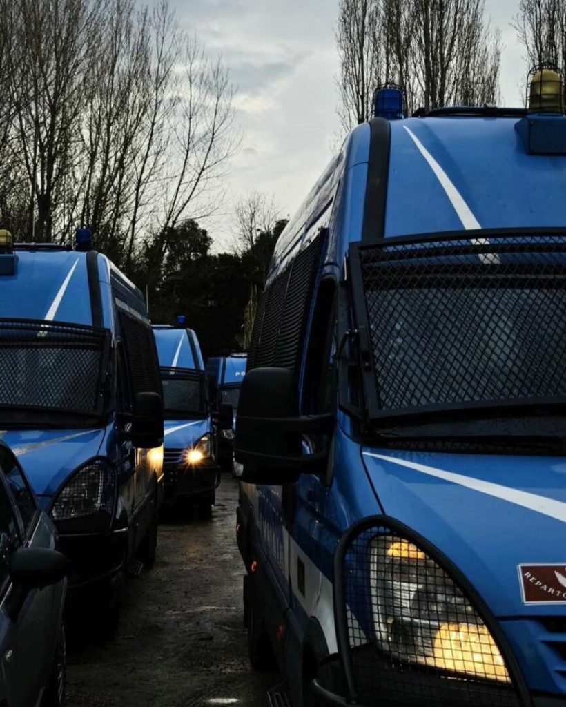 Fuga e Arresto: Uomo Accoltella un Agente Dopo un Furto al Supermercato a Roma