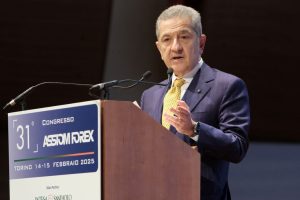 Banche, Panetta sconsiglia di imitare gli Stati Uniti sulla deregolamentazione