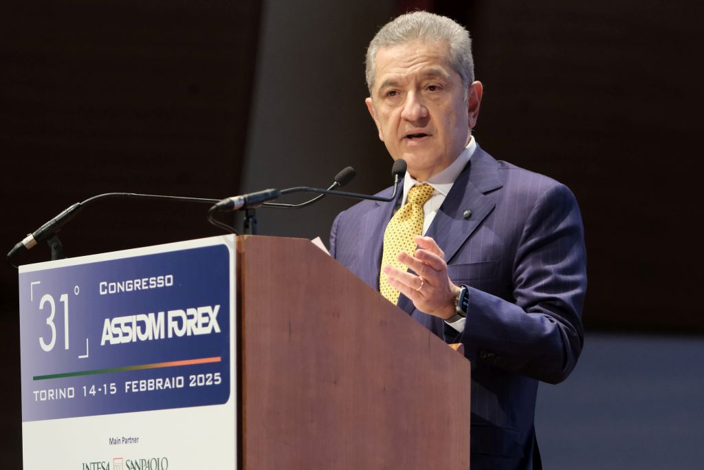 Il governatore della Banca d'Italia, Fabio Panetta, ha evidenziato le possibili divergenze nella...