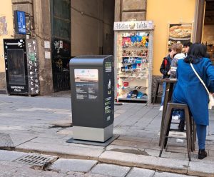 Via Toledo a Napoli: In arrivo 8 nuovi cestini intelligenti per una città più pulita