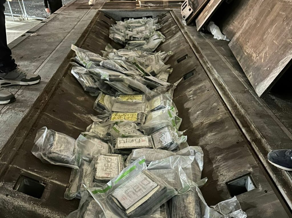 Gioia Tauro: Sequestrati 137 kg di cocaina dalla polizia in un’operazione straordinaria