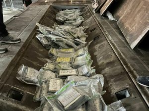 Gioia Tauro: Sequestrati 137 kg di cocaina dalla polizia in un’operazione straordinaria