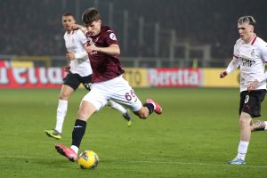 Milan in Crisi: Torino Trionfa 2-1 in una Gara Sospesa