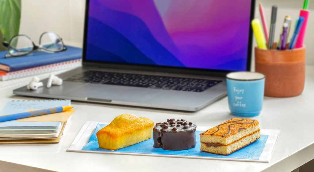 Merenda in Ufficio: Il Segreto della Socializzazione per 9 Italiani su 10 e le Loro Scelte Preferite