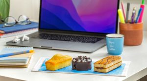 Merenda in Ufficio: Il Segreto della Socializzazione per 9 Italiani su 10 e le Loro Scelte Preferite