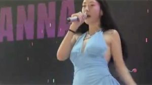 Anna si interrompe durante il concerto per cercare una bambina sparita