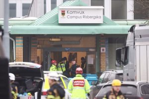 Sparatoria in una scuola di Orebro, almeno dieci vittime: tragedia in Svezia