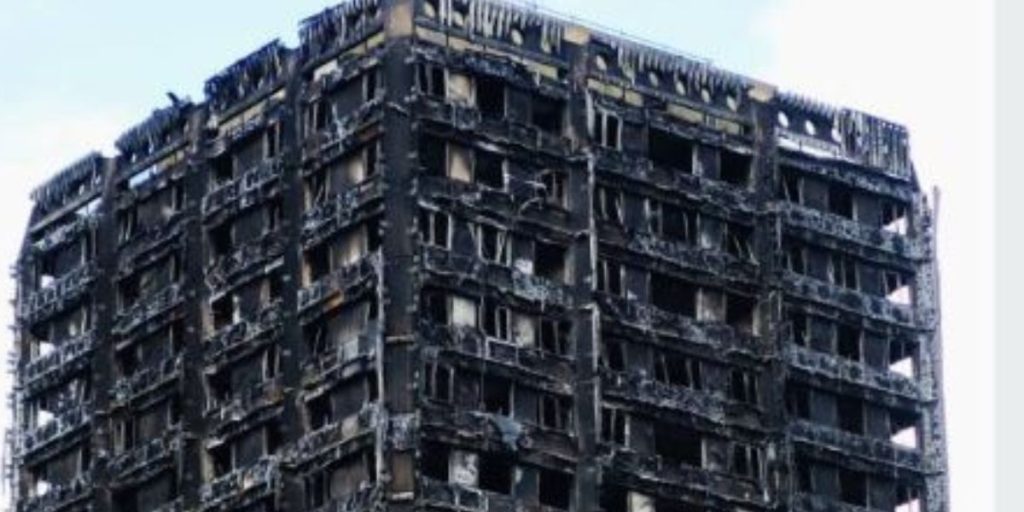 Demolizione della Grenfell Tower: il triste ricordo di Marco Gottardi e Gloria Trevisan.
