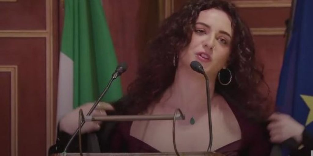 Emma Ruzzon e il gesto forte durante l'inaugurazione dell'anno accademico dell'Università di Padova...