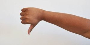 Instagram permette di esprimere disapprovazione con il nuovo pulsante "non mi piace" Instagram ha...