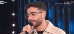 Sanremo 2025: Rocco Hunt critica Cattelan a Domenica In per la canzone sui napoletani