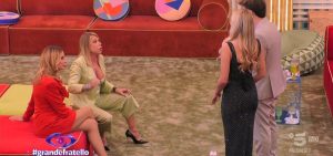 Anna Pettinelli contro Alfonso e Chiara al GF: ‘Mr e Mrs Arroganza!’ mentre riabbraccia Stefania Orlando