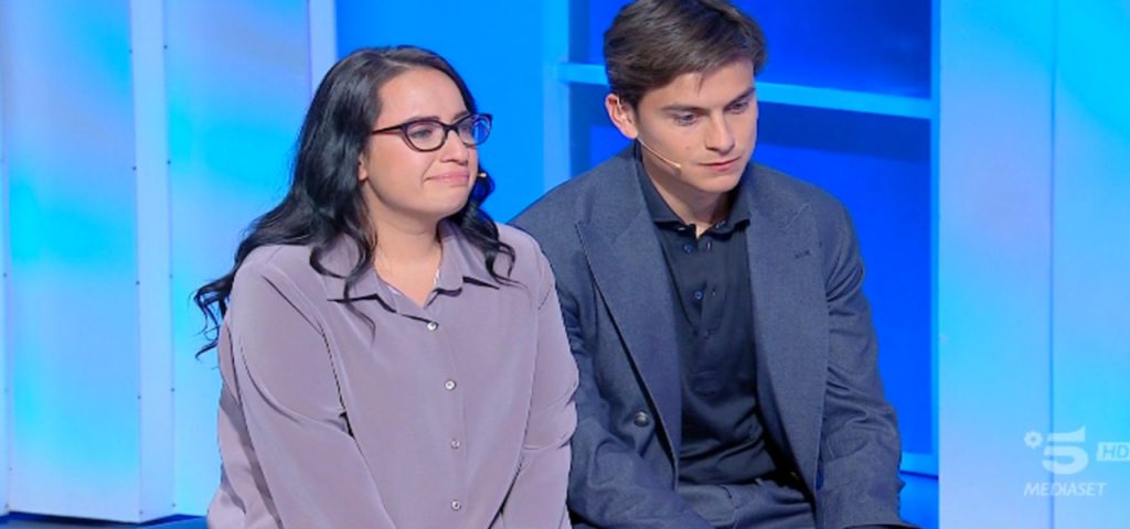 ERICA INCATENATA EMOZIONI: SORRISO E LACRIME NELL’INCONTRO CON IL NIPOTE RAFFAELE A ‘C’È POSTA PER TE’ 2025, CON OSPITE PAULO DYBALA