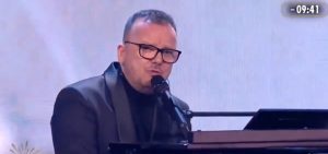 Gigi D’Alessio: Tra Ricordi di Tsunami, L’Amore per Denise Esposito e la Fine della Storia con Annalisa Tatangelo