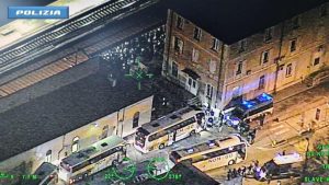 Otto ultrà dell’Udinese fermati dopo l’assalto al treno con i tifosi del Venezia