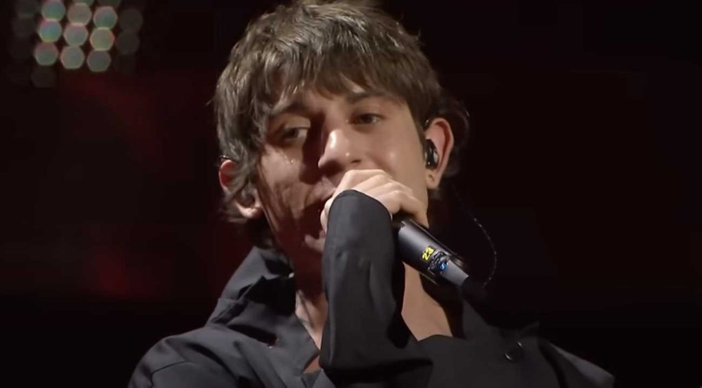 Rkomi rivela il segreto del suo lavoro nel linguaggio