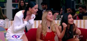 Grande Fratello: Diretta del 20 Febbraio 2025 – Eliminato e Televoto per Chiara e Shaila!
Scopri tutto sulla diretta del Grande Fratello del 20 febbraio 2025! Chiara e Shaila sono in nomination, e il pubblico decide chi resta. Rimani aggiornato sugli eliminati e segui le emozioni della serata!