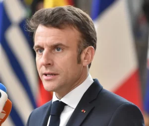 Francia: Macron si prepara a un discorso alla nazione in un clima di incertezza
