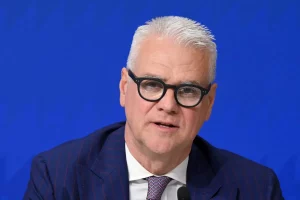 Zangrillo sostiene che il riarmo non può sostituire l’industria dell’automotive