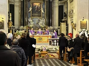 Nel pomeriggio si è svolto l'ultimo saluto all'attrice Eleonora Giorgi a Roma, con una grande folla...
