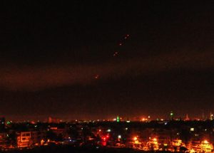 Nuovi Attacchi Aerei Israeliani Colpiscono Basi Militari in Siria