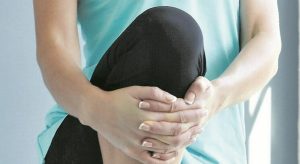 5 esercizi per tonificare glutei e cosce e combattere gambe gonfie e ritenzione idrica