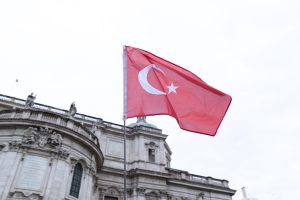 Arrestati 10 Giornalisti in Turchia: L’Unione Europea Esprime Preoccupazione